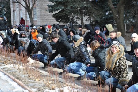 В Луганске прошел самый массовый студенческий флешмоб Украины (фото)