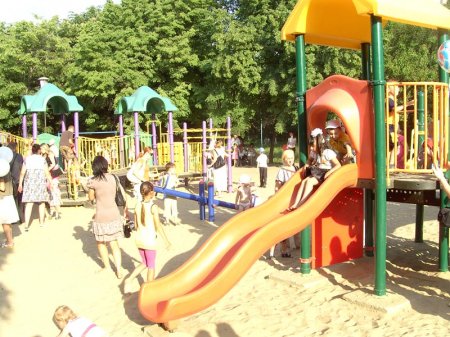 Праздник детства в луганском парке Щорса