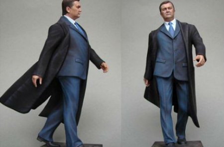 Администрация Президента РФ пополнила свою коллекцию оловянных фигурок Виктором Януковичем за $15 тыс.