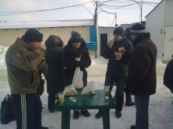 В Луганске работают пункты с горячей едой для бездомных