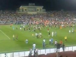 Шахтер и Металлург оштрафованы за бесчинства болельщиков в матче за Суперкубок на луганском стадионе