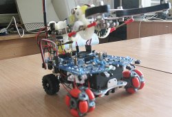 Луганским студентам-программистам купили робота для опытов