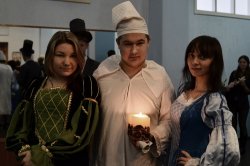В канун Дня святого Николая студенты Академии искусств напомнили луганчанам о добре и любви