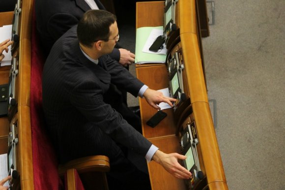 Владелец луганской Зари Евгений Геллер по-прежнему игнорирует персональное голосование в Верховной Раде