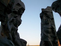 14 марта в Краснодоне местные вандалы разграбили мемориальный комплекс молодогвардейцам