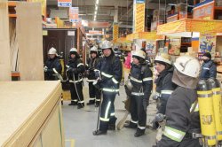 В луганском "Эпицентре" прошли учения по ликвидации "пожара"
