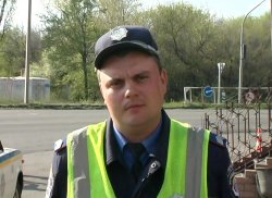 В Луганской области инспектор ГАИ спас жизнь ребенку