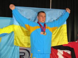 Луганский преподаватель завоевал две золотые медали на 36-м Чемпионате Европы по пауэрлифтингу
