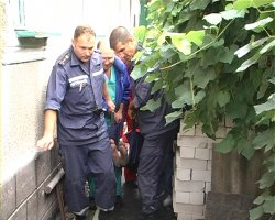Луганские спасатели спасли жизнь женщине