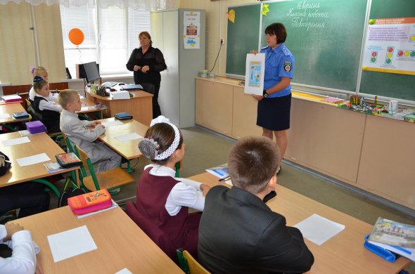 Луганские школьники писали письма милиционерам