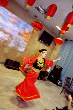 Преподаватели ЛНУ провели для студентов учебно-развлекательное шоу в китайском стиле