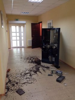 Луганская прокуратура после захвата. Блогер побывал в разблокированном здании (ФОТО)