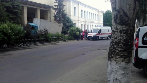 В Луганске в здание музея влетел грузовик (ФОТО)