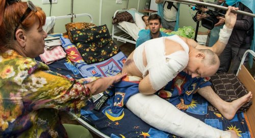 Объявленный в розыск Царев приехал в Луганск и навестил пострадавших во время взрыва у ОГА (ФОТО)