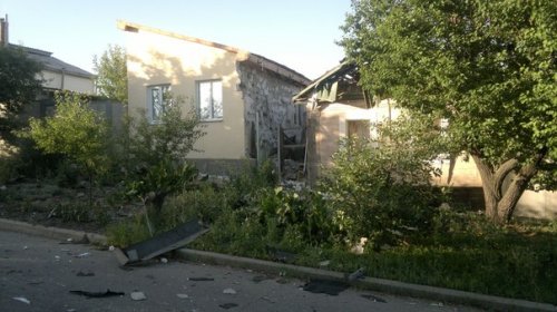 В Луганске в результате обстрела в Камброде были разрушены частные дома, а в доме на Гаевом застрял снаряд (ФОТО, ВИДЕО)