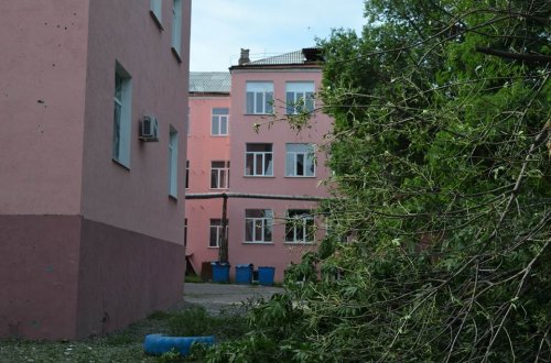 В Луганске упал снаряд в нескольких метрах от школы (ФОТО)