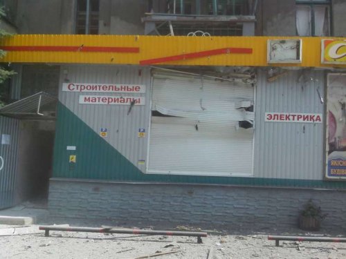 В Луганске два дома на улице Кирова попали под обстрел. Погибла женщина (ФОТО, ВИДЕО)