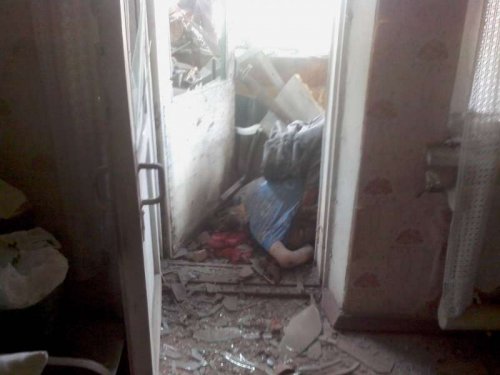 В Луганске два дома на улице Кирова попали под обстрел. Погибла женщина (ФОТО, ВИДЕО)