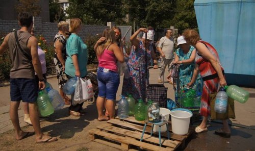 Луганчане рассказывают в соцсетях, как они умудряются выживать в осажденном городе (фото)