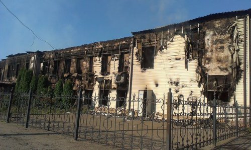 В Луганске сгорело заводоуправление Литейно-механического завода (ФОТО)