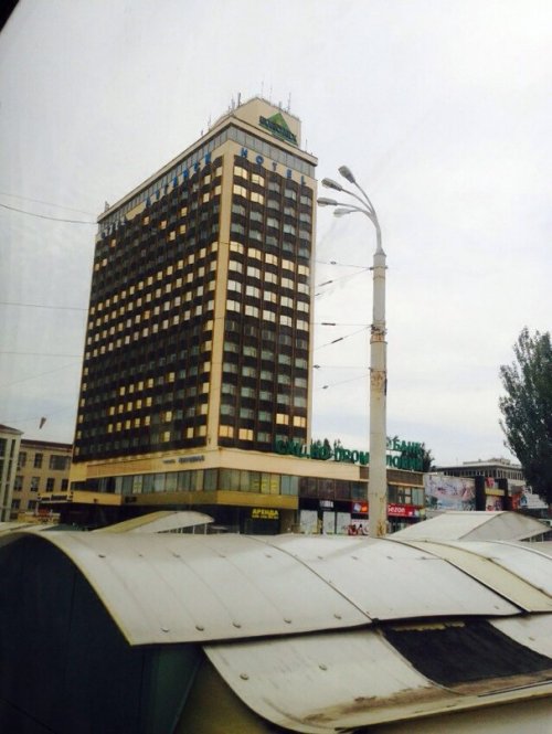 Как выглядит Луганск на свой день рождения. Свежие фото послевоенного города