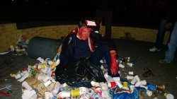 Голосовавшего за «диктаторские» законы 16 января нардепа Пилипишина облили краской и выкинули в мусорник