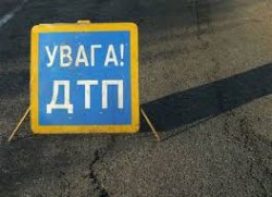 В Киеве маршрутка столкнулась с автомобилем ГАИ. 8 человек пострадали