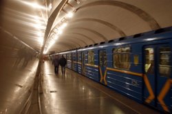 В столице инвалид забыл на лавочке в метро 125 тысяч гривен 