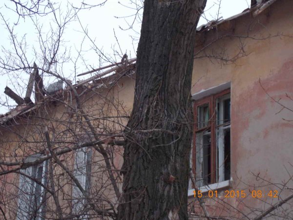Террористы ЛНР и российские войска обстреливают жилые дома в Счастье (фото)