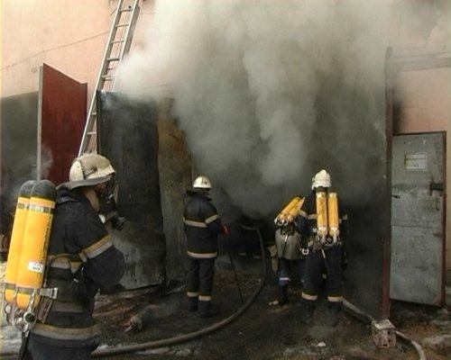 На территории Луганского украинского театра произошел пожар (фото)
