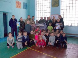 В Луганской области беловодские школьники передали украинским военным зимние маскировочные комплекты