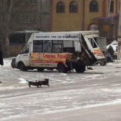 В Луганске «Урал» террористов протаранил маршрутку с людьми: много раненых