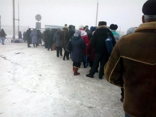 Луганчане бегут из города (фото)
