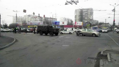 В Одессе военный грузовик врезался в легковушку