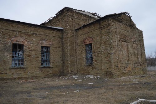 В Троицком боевики разбили из "Градов" православную церковь (фото)