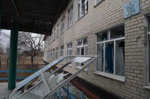 Боевики разбили школу в Троицком (ФОТО)