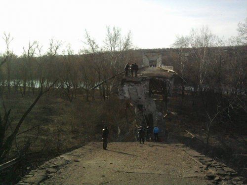 Фото разрушенного моста в Станице 