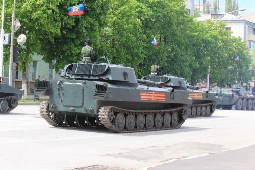 Рашисты провели очередную репетицию «парада» в оккупированном Луганске (ФОТО)