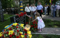 В Киеве установили мемориальный камень памяти о погибших в АТО пограничниках