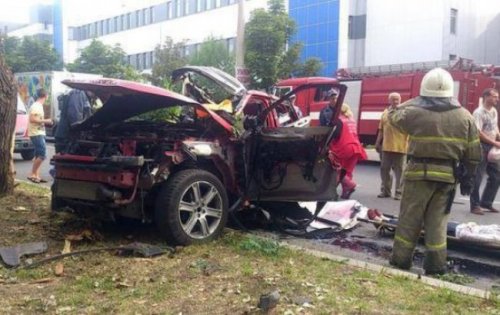 В Донецке взорвался автомобиль с женщиной (ФОТО)