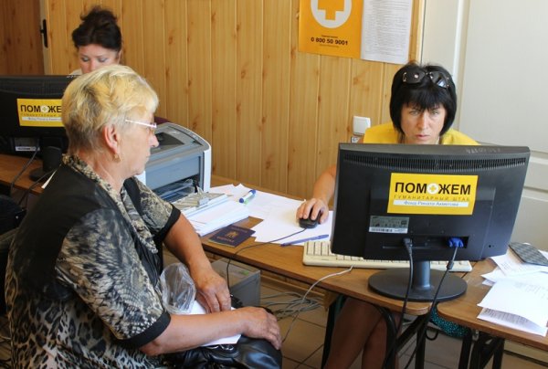 В Краснодоне волонтеры гуманитарного штаба Ахметова ежежневно обслуживают более 250 человек