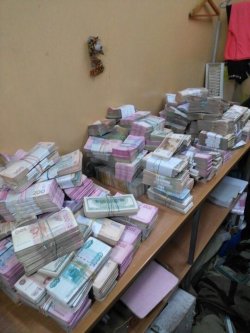 В нелегальных пунктах обмена валют в Киеве изъяли 3,7 млн. долл. и 10 млн. грн.