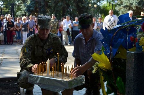 На Луганщине открыли памятный знак защитникам Украины (фото)