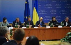 Яценюк: Заявления о незаконных выборах на территориях Донецкой и Луганской областей - сигнал невыполнения минских соглашений