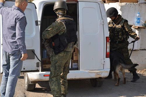 Луганским правоохранителям помогают харьковские кинологи (фото)