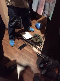 На Луганщине у «оборотня в погонах» изъяли оружие и наркотики