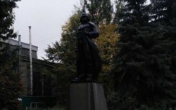 В Одессе вместо Ленина установили памятник Дарту Вейдеру
