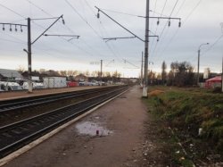 В Ровно грузовой поезд сбил стоящего на платформе мужчину, пострадавший скончался
