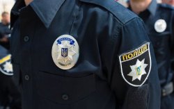 В одном из банков Киева был задержан вооруженный мужчина в нетрезвом состоянии