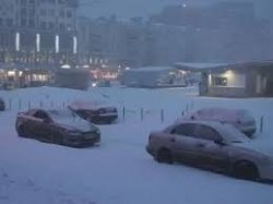Снежная буря в Киеве: на дорогах организовано дежурство мобильных групп и тягачей